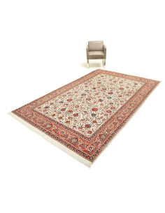 Scopri il tappeto persiano Ilaam in lana e seta con raffinato disegno floreale avorio e rosso. Alta densità, origine persiana. E 2