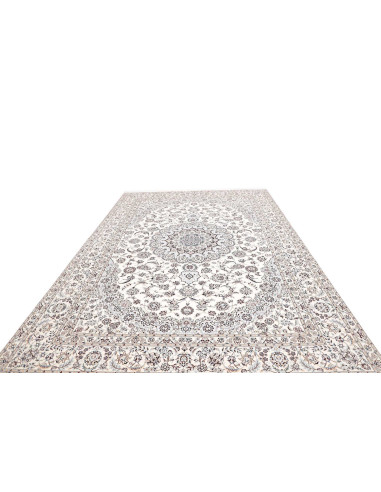Nain 6La Persian rug in wool and silk. Floral medallion design on ivory field. Premium quality.
