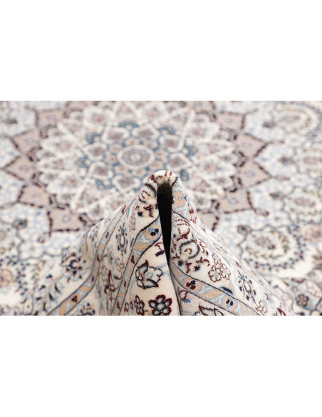 Nain 6La Persian rug in wool and silk. Floral medallion design on ivory field. Premium quality.