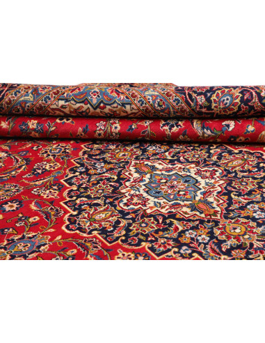 Tappeto Ardakan persiano fatto a mano in lana. Design classico con medaglione centrale, colori rosso, blu e crema. Eleganza e tr