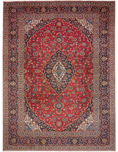 Tappeto Ardakan persiano classico con medaglione centrale e motivi floreali. Lana cardata a mano nei colori rosso, blu scuro e a