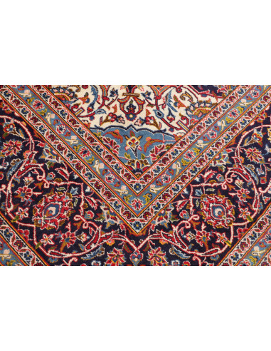 Tappeto Ardakan persiano classico con medaglione centrale e motivi floreali. Lana cardata a mano nei colori rosso, blu scuro e a