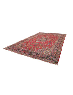 Tappeto Kashan persiano in lana cardata a mano con medaglione centrale e fitto disegno floreale. Colori rosso, blu scuro e beige 2