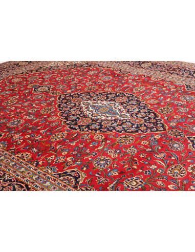 Classic Ardakan Persian wool rug, central medallion and floral motifs in red and blue. Buy an authentic handmade Ardakan.