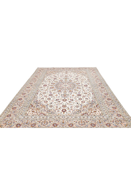 Hand-knotted Persian Kashan rug in wool. Central medallion and floral motifs on an ivory field. Perfect for classic and refined 