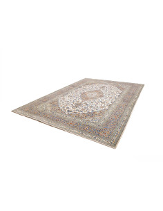 Original Persian Kashan rug in hand-carded wool. Features an elegant central medallion and floral motifs on an ivory background, 2