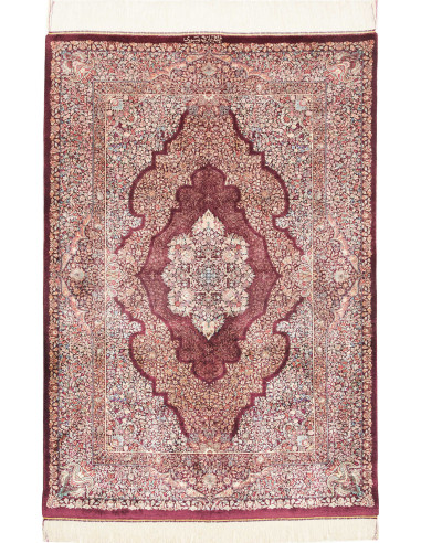 Scopri il tappeto Ghom seta persiano: medaglione, floreale, rosso bordeaux e avorio. Lusso artigianale 100% seta, 800.000-900.00
