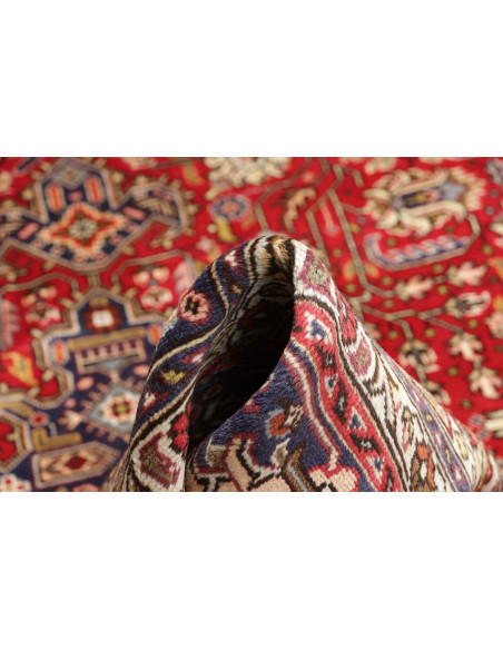 Tappeto persiano Tabriz originale. Medaglione centrale, campo rosso, bordura blu. Lana cardata a mano. Eleganza e tradizione sen