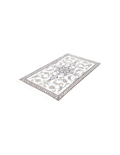 Discover the elegance of the Nain Kashmar rug, a Persian masterpiece hand-knotted in wool and silk. Floral design on a cream bac 2