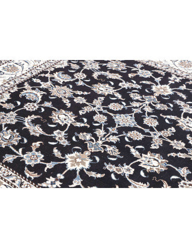 Tappeto Nain Kashmar persiano annodato a mano. Design floreale blu notte e crema, con lana e seta. Alta densità, stile classico.