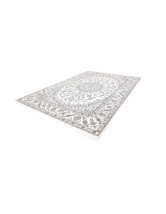 Esplora il tappeto persiano Nain Kashmar in lana e seta. Design classico con medaglione floreale, colori crema e blu. Perfetto p 2