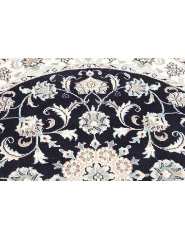 Tappeto Nain Kashmar rotondo persiano, blu notte e crema. Lana e seta, medaglione floreale. Eleganza e tradizione per la tua cas