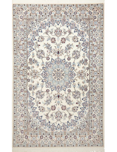 Scopri il tappeto persiano Nain 9La: un'eleganza senza tempo con medaglione e raffinato disegno floreale. Realizzato in lana e s