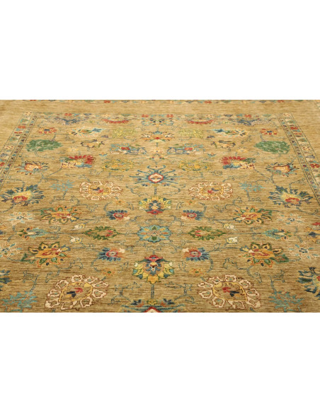 Zigler Fine rug from Pakistan. Hand-carded wool, all-over floral design on a golden sand background. Traditional elegance and vi